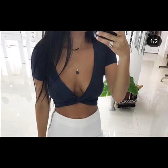 Knotted Crop Tops - Picture 4 of 4